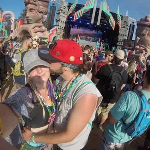 Hey I'm Ali (Raver/Master Aesthetician/Tree-Lover) - Picture 1 of 1